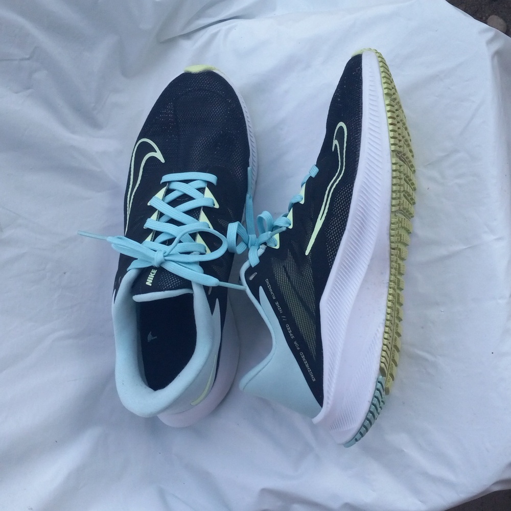 Nike Quest 3 Running Shoes Womens Size 8.5
